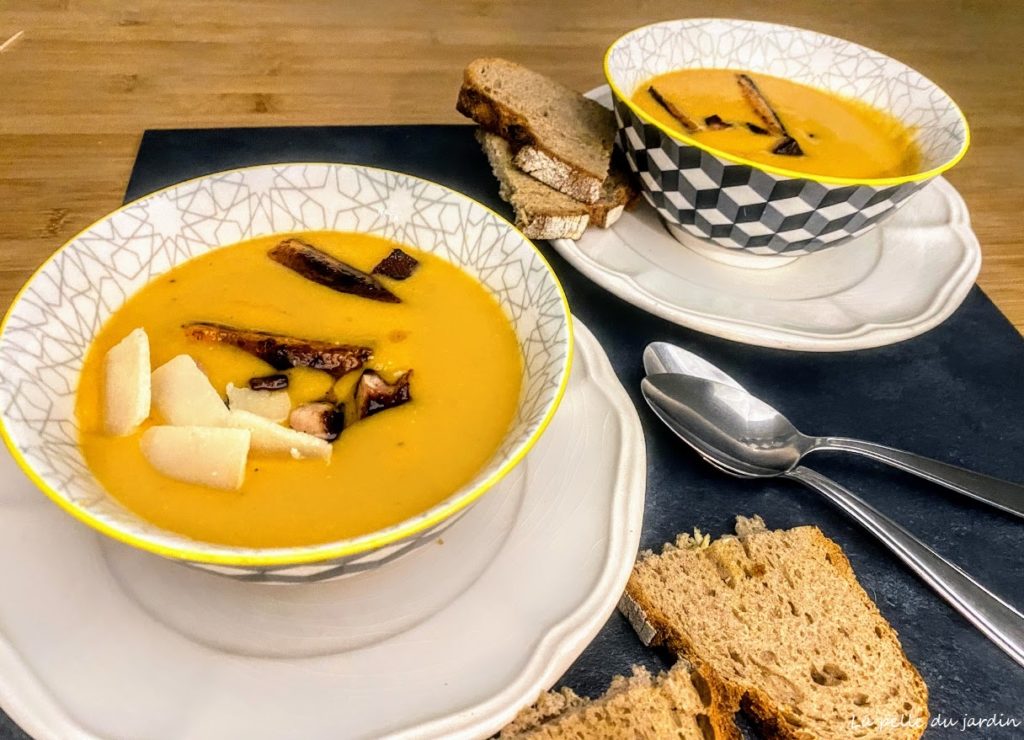 Soupe réconfortante de carottes et de lentilles corail - La Pelle du Jardin